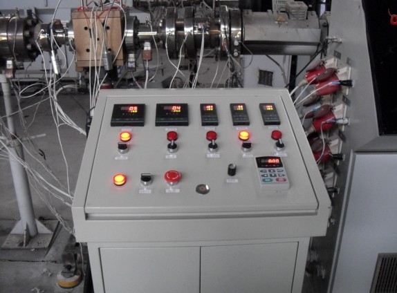 熔体泵PID控制系统在生产线中的应用